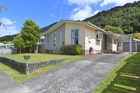 Photo of property in 41 Hartford Crescent, Totara Park, Upper Hutt, 5018