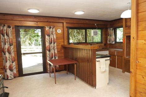 Photo of property in 37 Greenaway Road, Waikanae, 5036