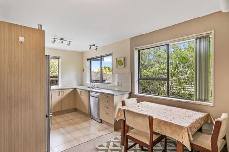 Photo of property in 2/10 Redoubt Road, Goodwood Heights, Auckland, 2105