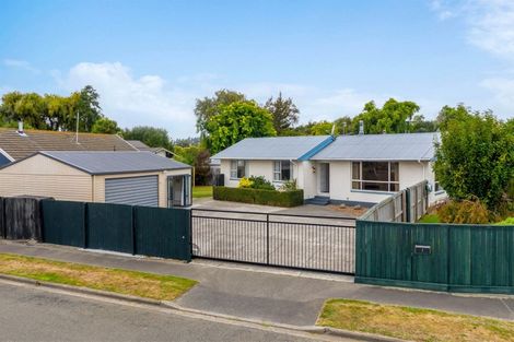 Photo of property in 2 Bidwell Place, Hillmorton, Christchurch, 8025