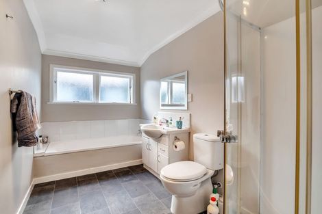 Photo of property in 10 Antrim Place, Hokowhitu, Palmerston North, 4410