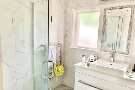 Photo of property in 33 Diana Drive, Glenfield, Auckland, 0627