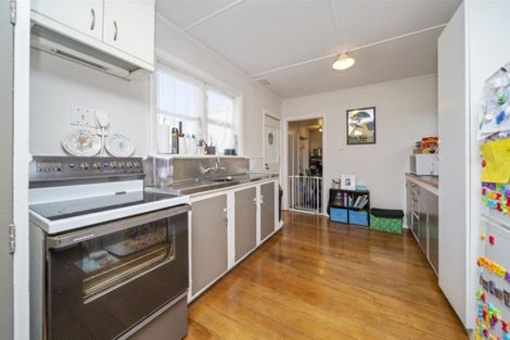 Photo of property in 2 Gladstone Street, Hawera, 4610