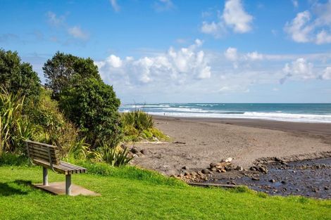 Photo of property in 27 Wairau Road, Oakura, 4314