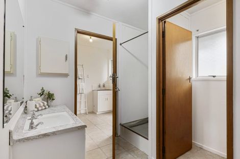 Photo of property in 202 Rangatira Road, Beach Haven, Auckland, 0626