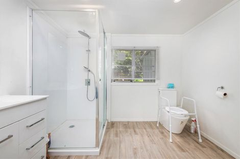 Photo of property in 1 Wakeling Avenue, Te Atatu South, Auckland, 0610