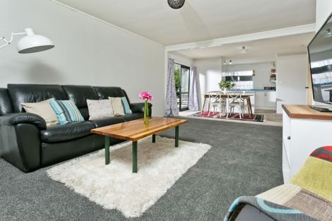 Photo of property in 12 Sevilla Place, Unsworth Heights, Auckland, 0632