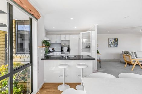 Photo of property in 37 Rivervale Grove, Stanmore Bay, Whangaparaoa, 0932