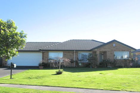 Photo of property in 17 Sandwick Drive, Weymouth, Auckland, 2103