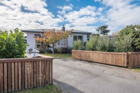 Photo of property in 5 Bahama Crescent, Paraparaumu Beach, Paraparaumu, 5032