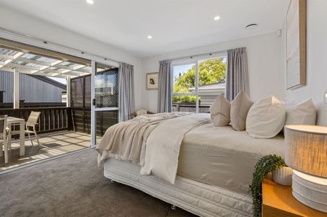 Photo of property in 3 Ussher Place, Pakuranga Heights, Auckland, 2010