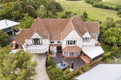 Photo of property in 21 Springdale Grove, Fitzherbert, Palmerston North, 4410