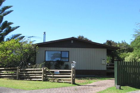 Photo of property in 26 St Catherine Crescent, West Harbour, Auckland, 0618