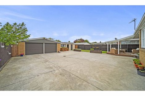 Photo of property in 108 Wainoni Road, Avondale, Christchurch, 8061