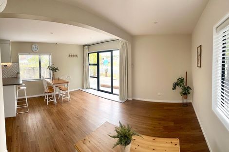 Photo of property in 2/4 Roseburn Place, Pakuranga, Auckland, 2010