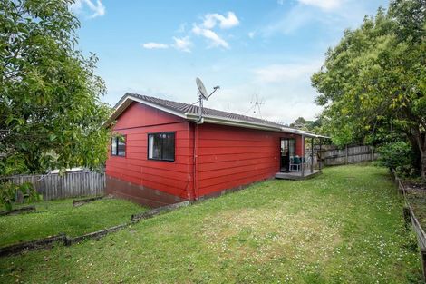 Photo of property in 2/11 Kupari Place, Totara Vale, Auckland, 0629