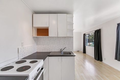 Photo of property in 2/35 Secretariat Place, Randwick Park, Auckland, 2105