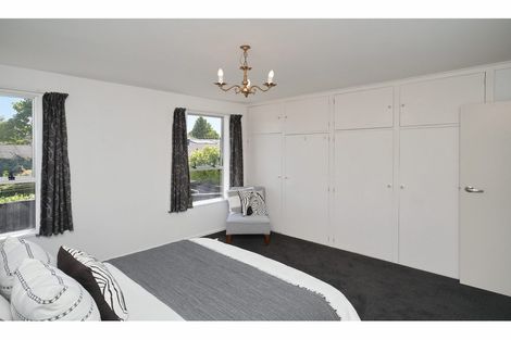 Photo of property in 2 Hawkswood Place Avonhead Christchurch City