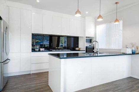 Photo of property in 2 Will Street, Huapai, Kumeu, 0810