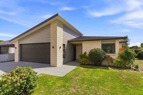 Photo of property in 2 Pearson Place, Paraparaumu, 5032