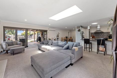 Photo of property in 2 Shaun Close, Papamoa Beach, Papamoa, 3118