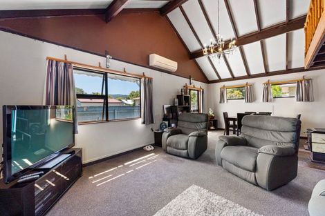 Photo of property in 2/10 Wilford Street, Wallaceville, Upper Hutt, 5018