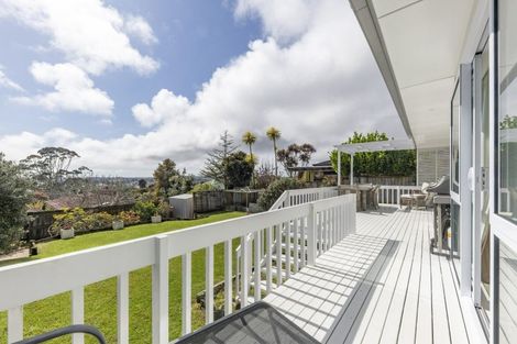 Photo of property in 8 Downsview Road, Pakuranga Heights, Auckland, 2010