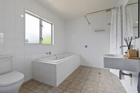 Photo of property in 92 Saint James Drive, Huntington, Hamilton, 3210