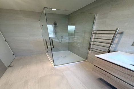 Photo of property in 2/71 Browns Bay Road, Browns Bay, Auckland, 0630