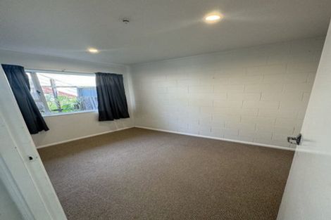 Photo of property in 12 Dawnhaven Drive, Te Atatu Peninsula, Auckland, 0610