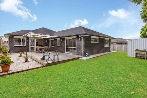 Photo of property in 11 Kilmacrennan Drive, Rosehill, Papakura, 2113