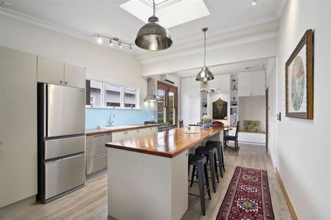 Photo of property in 17 Martin Avenue, Beckenham, Christchurch, 8023