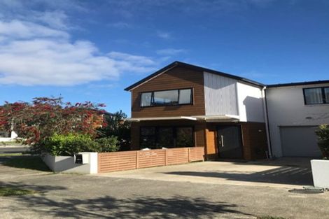 Photo of property in 1 Seafarer Crescent, Stanmore Bay, Whangaparaoa, 0932