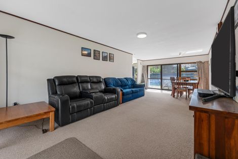 Photo of property in 7a Kirrama Place, Conifer Grove, Takanini, 2112