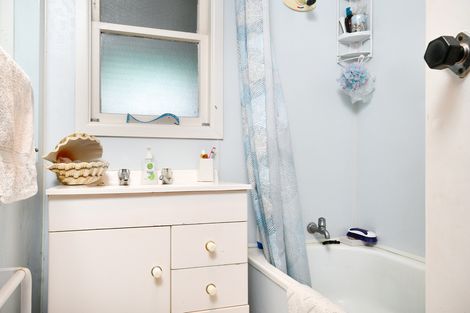 Photo of property in 50 Savoy Road, Glen Eden, Auckland, 0602