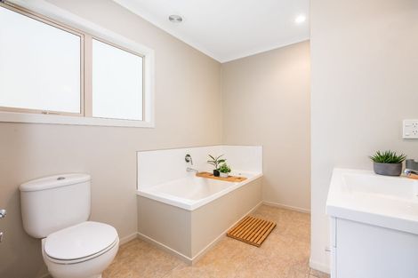 Photo of property in 19 Aspiring Terrace, Aotea, Porirua, 5024