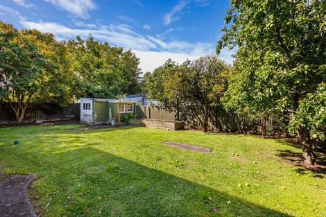 Photo of property in 27 Saint Albans Avenue, Hokowhitu, Palmerston North, 4410
