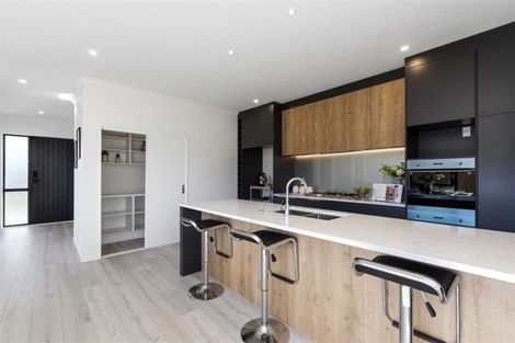 Photo of property in 11 Len Ireland Drive, Kumeu, 0810