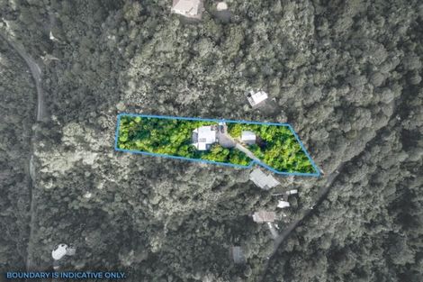 Photo of property in 37 Quinns Road, Waiatarua, Auckland, 0612