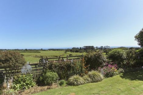 Photo of property in 1444 Carrington Road, Hurworth, New Plymouth, 4371