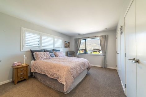 Photo of property in 18 Poplar Drive, Kelvin Heights, Queenstown, 9300