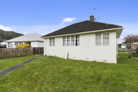 Photo of property in 17 Strand Crescent, Naenae, Lower Hutt, 5011