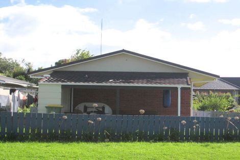 Photo of property in 54 Meadowvale Rise, Titirangi, Auckland, 0604