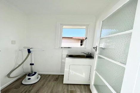 Photo of property in 12 Keats Place, Blockhouse Bay, Auckland, 0600