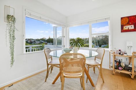 Photo of property in 70 Selwyn Crescent, Forrest Hill, Auckland, 0620