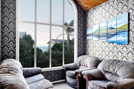 Photo of property in 30 Messenger Terrace, Oakura, 4314