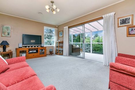 Photo of property in 21 Battle Place, Glenfield, Auckland, 0629