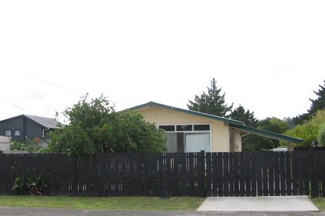 Photo of property in 194 Beach Haven Road, Beach Haven, Auckland, 0626