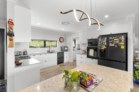 Photo of property in 230 Valley Views, Fitzherbert, Palmerston North, 4472