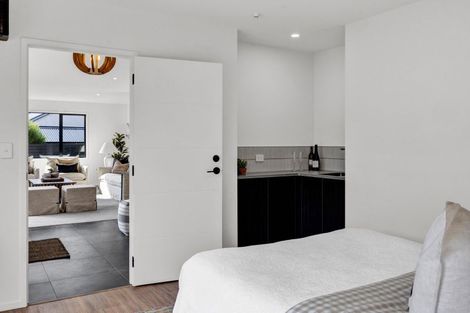 Photo of property in 2 Marsden Place, Hurworth, New Plymouth, 4310